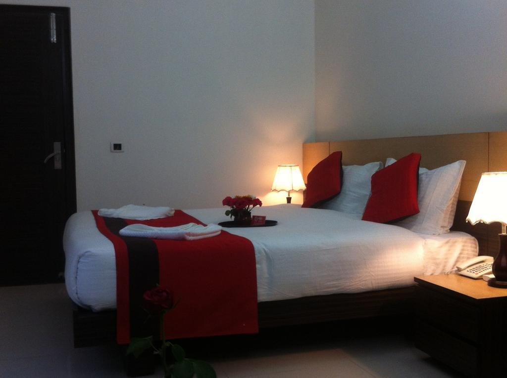Cyber Inn Gurgaon Esterno foto