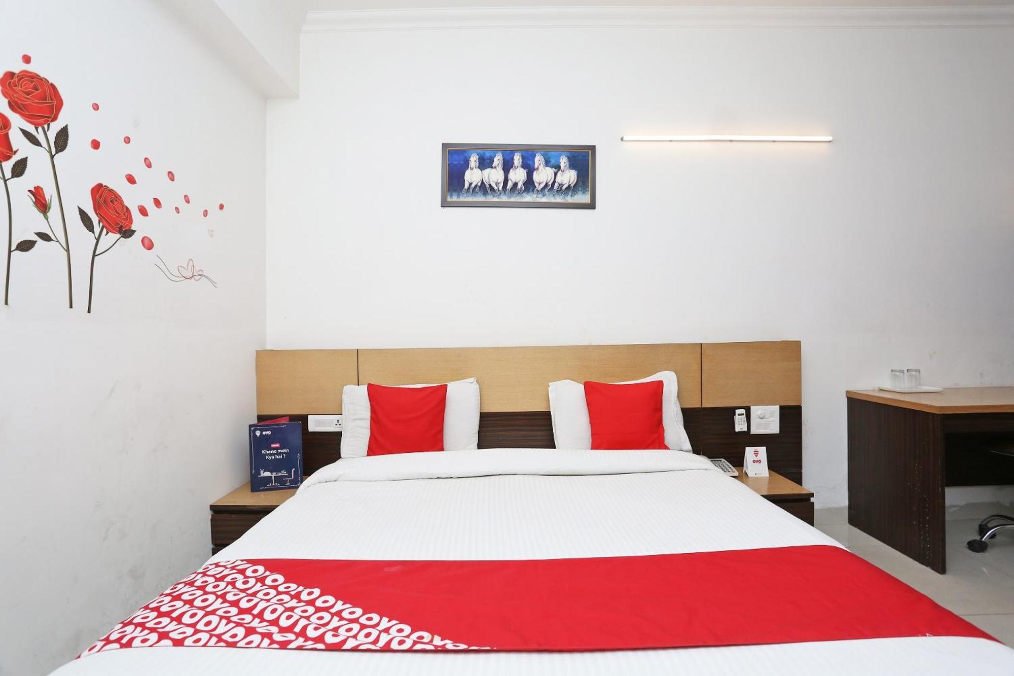 Cyber Inn Gurgaon Esterno foto