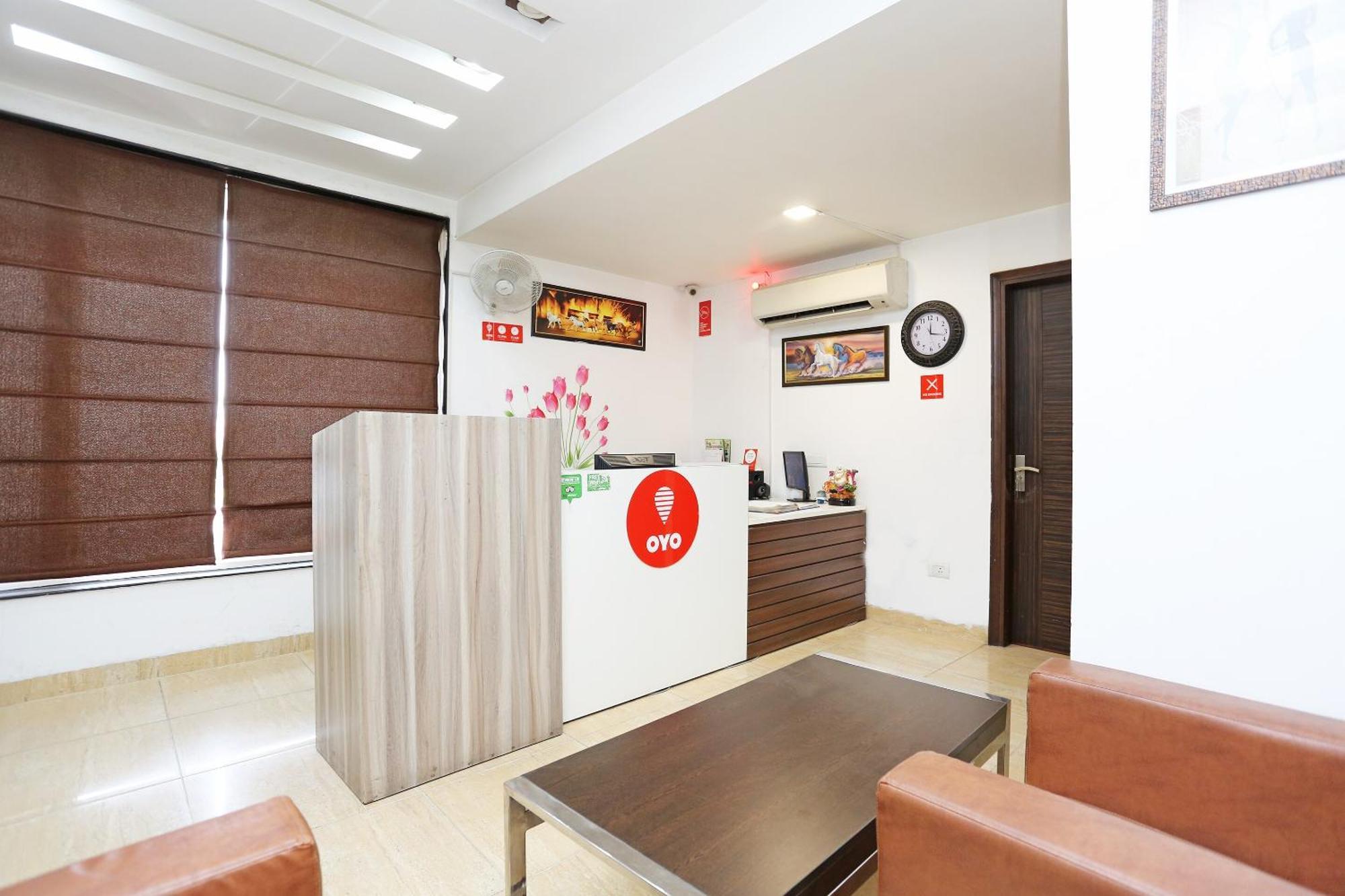Cyber Inn Gurgaon Esterno foto