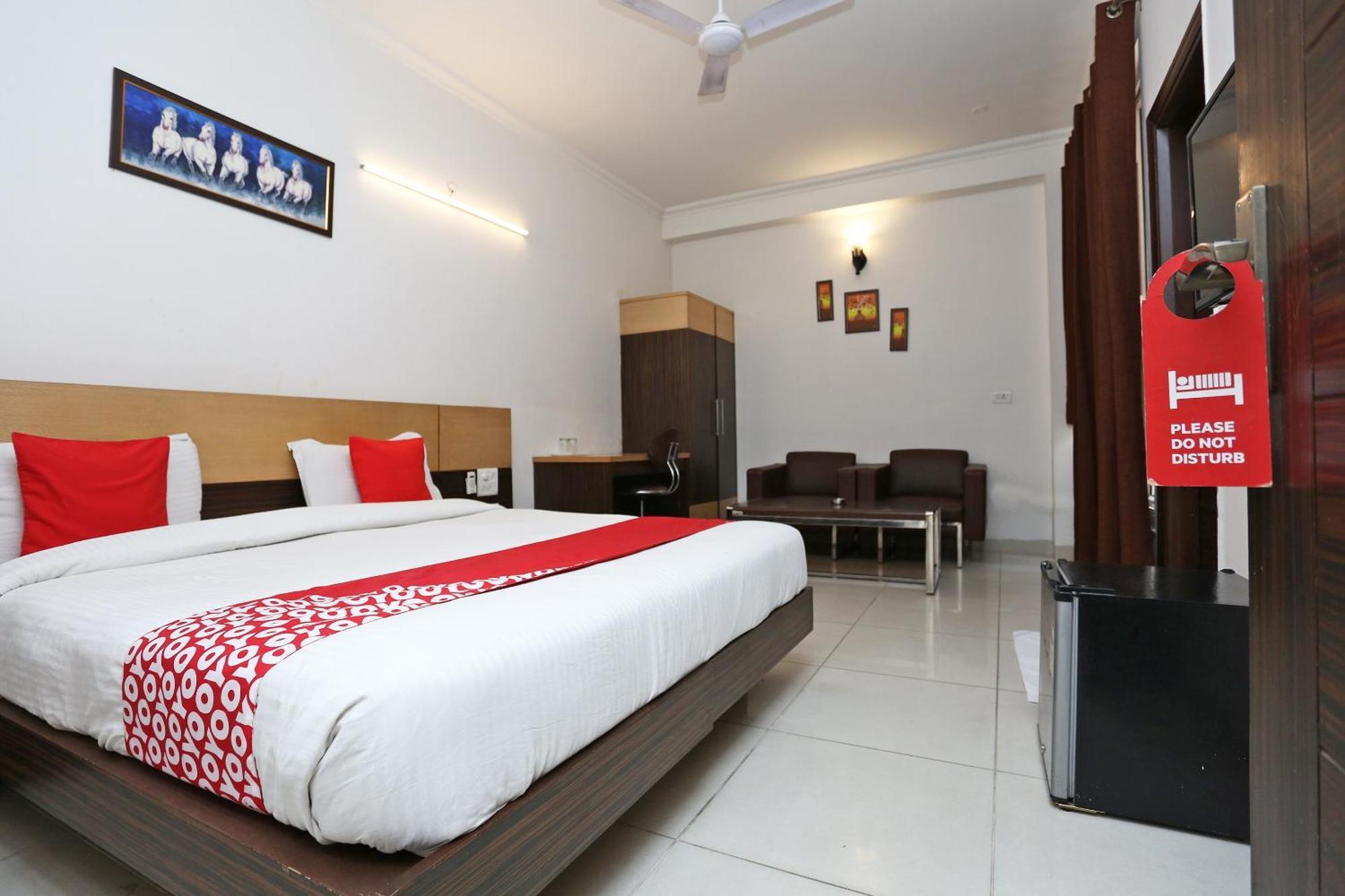 Cyber Inn Gurgaon Esterno foto