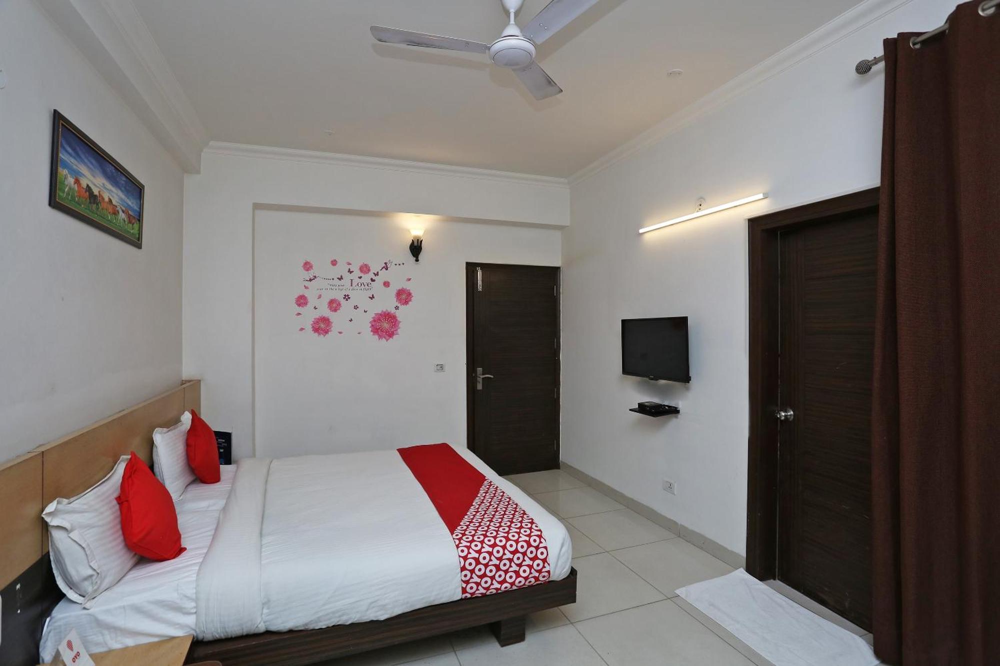 Cyber Inn Gurgaon Esterno foto