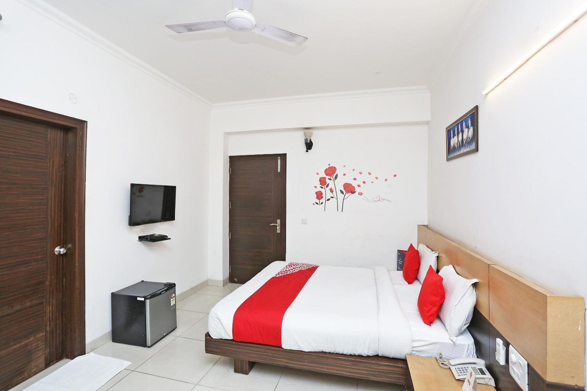 Cyber Inn Gurgaon Esterno foto