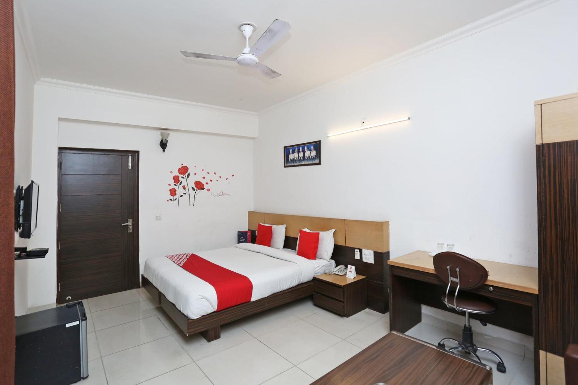 Cyber Inn Gurgaon Esterno foto