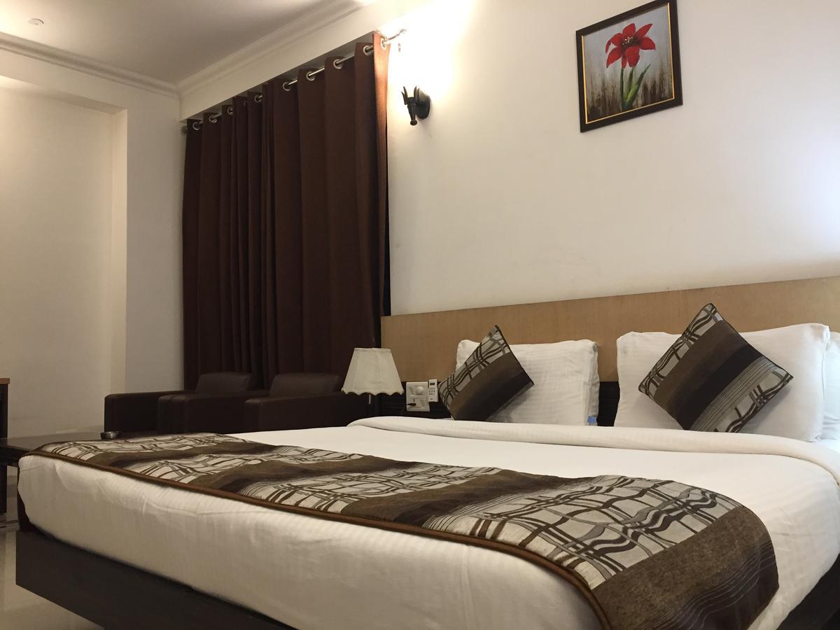 Cyber Inn Gurgaon Esterno foto
